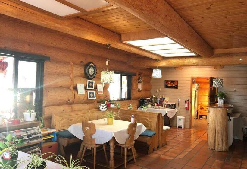 בית מלון כפרי Cariboo Log Guest House