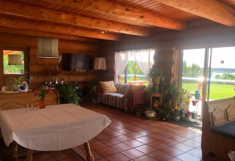 בית מלון כפרי Cariboo Log Guest House