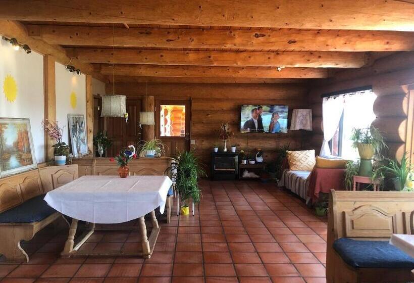 בית מלון כפרי Cariboo Log Guest House