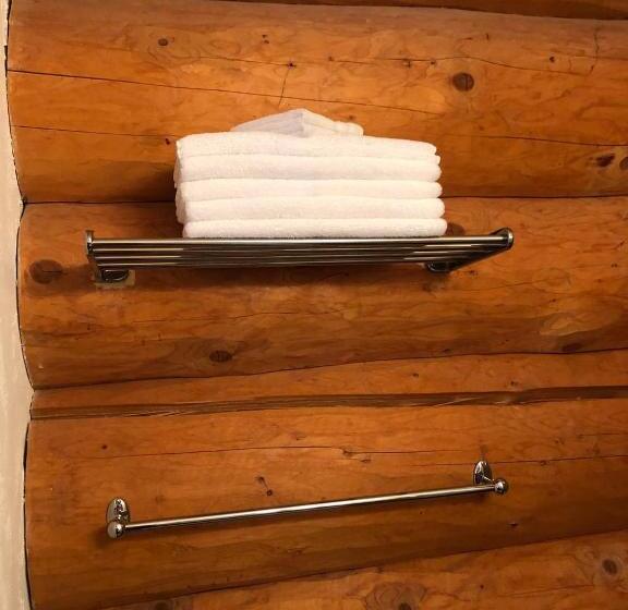בית מלון כפרי Cariboo Log Guest House