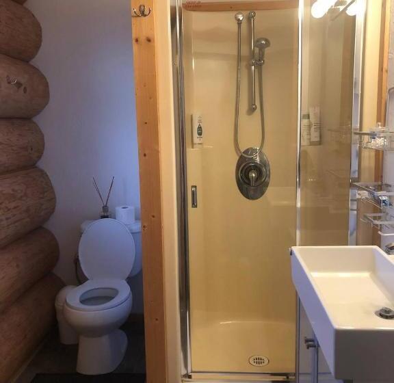 בית מלון כפרי Cariboo Log Guest House