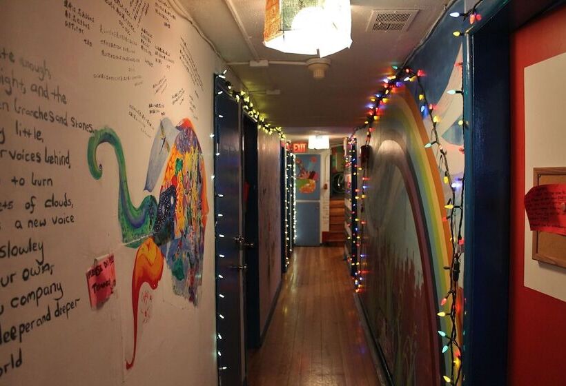 호텔 Kelowna International Hostel
