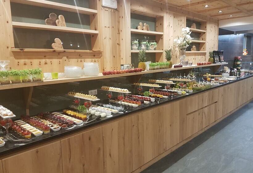 هتل Molaris Lodge
