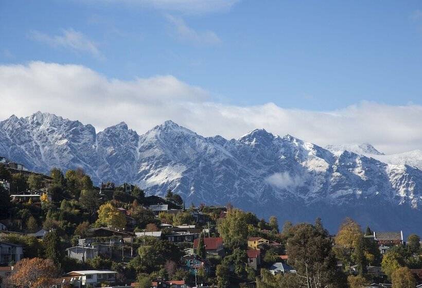 هتل Pinewood Queenstown