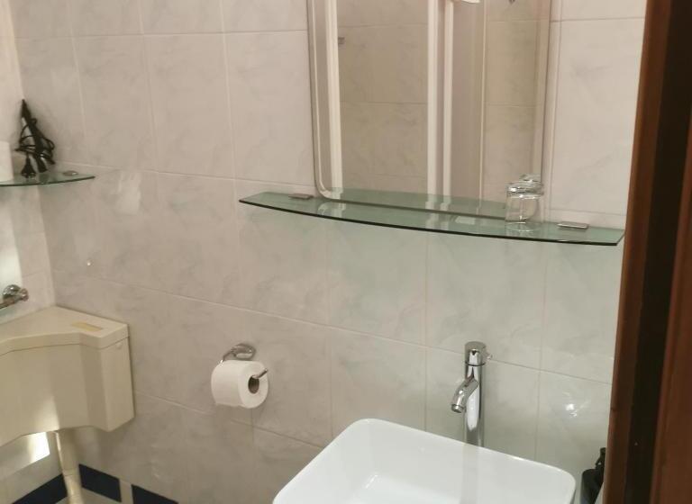 בית מלון כפרי Rooms Milan 1370