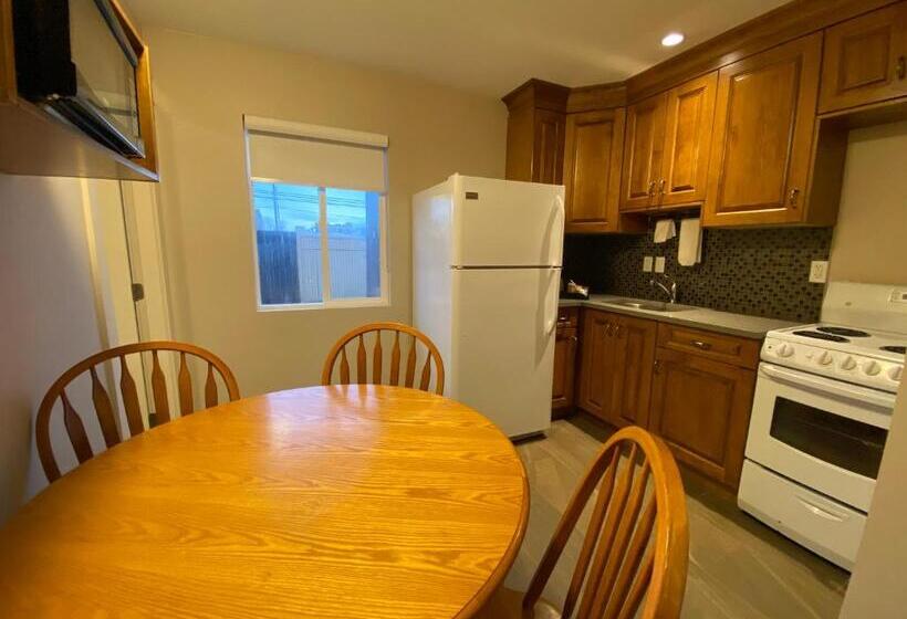 בית מלון כפרי Sahara Courtyard Inn Osoyoos