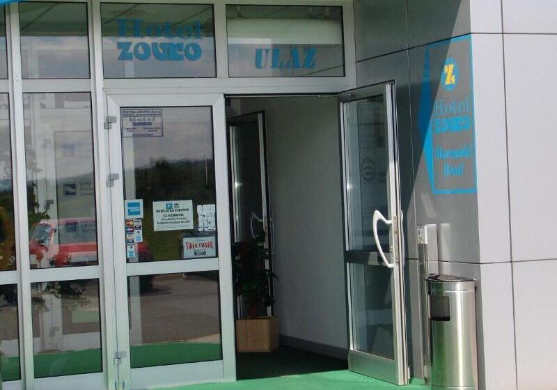 ホテル Zovko
