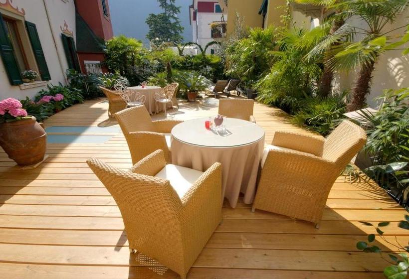 هتل Sembenini Palace