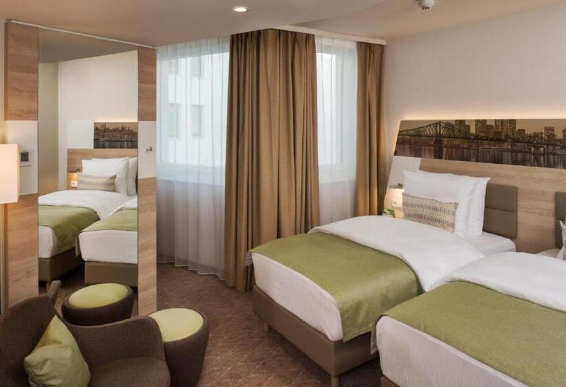 هتل Holiday Inn Frankfurt Airport, An Ihg