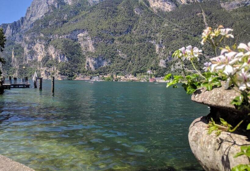 هتل Sembenini Palace