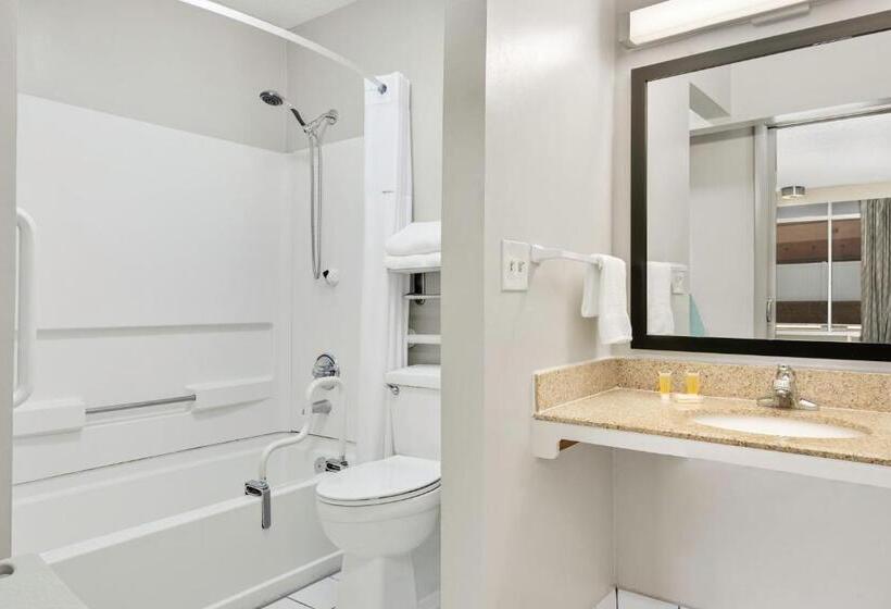 مُتل Days Inn By Wyndham Lake City I75