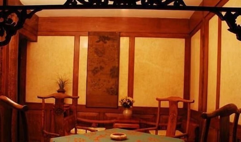 Отель 2418 Inn Lijiang