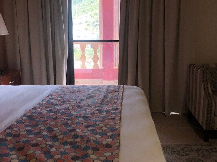 هتل Carl S Unique Inn & Conference Facilities