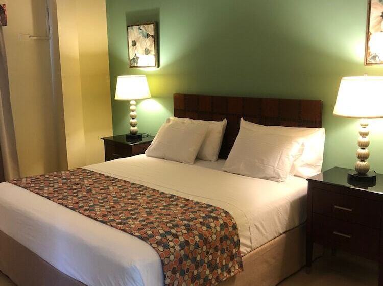 هتل Carl S Unique Inn & Conference Facilities
