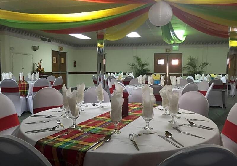 هتل Carl S Unique Inn & Conference Facilities