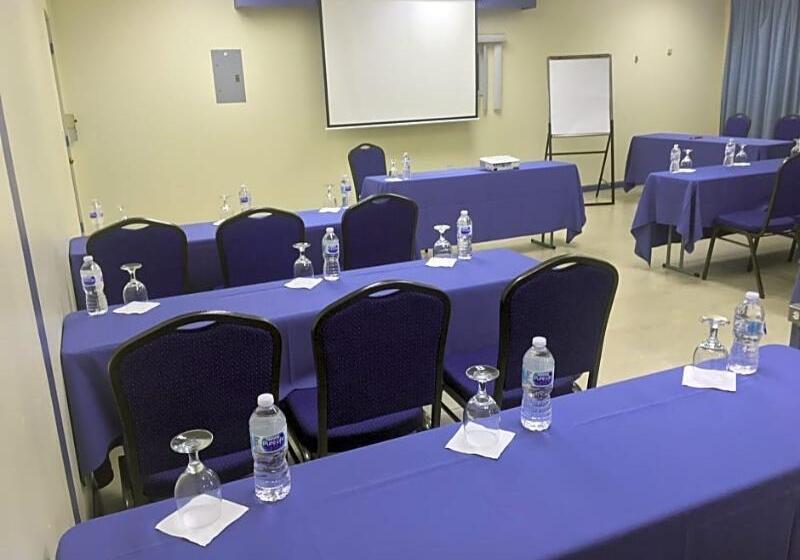 هتل Carl S Unique Inn & Conference Facilities