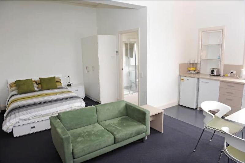 Отель Yarra House Campus Summer Stays