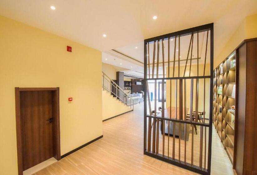 Hanting Hotel Shijiazhuang Jianhe Bridge Metro Station