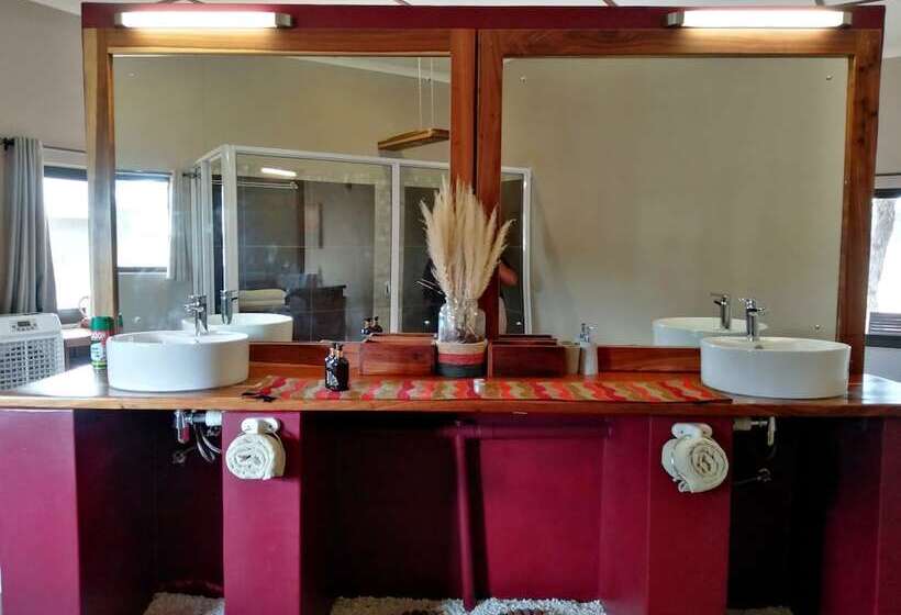 酒店 Africa Awaits Lodge & Safaris