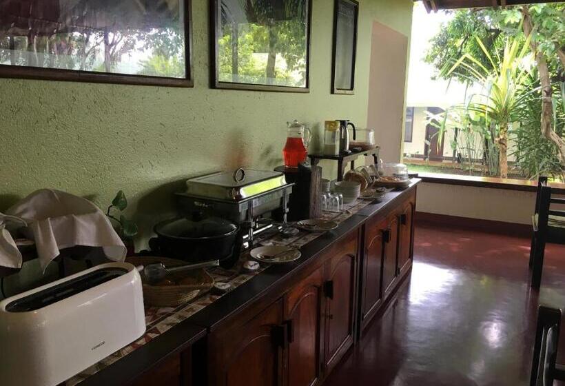 هتل Bristol Cottages Kilimanjaro