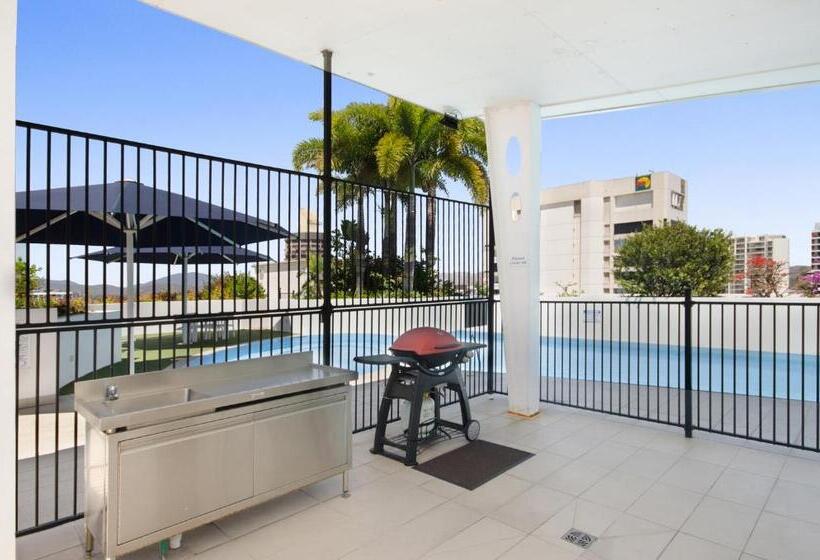 هتل The Dalgety Apartments