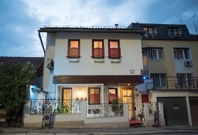 Fotos del hotel Halvat Guesthouse:  38