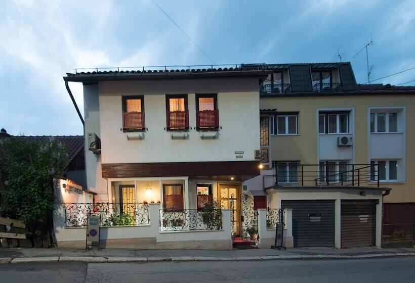 Fotos del hotel Halvat Guesthouse:  13