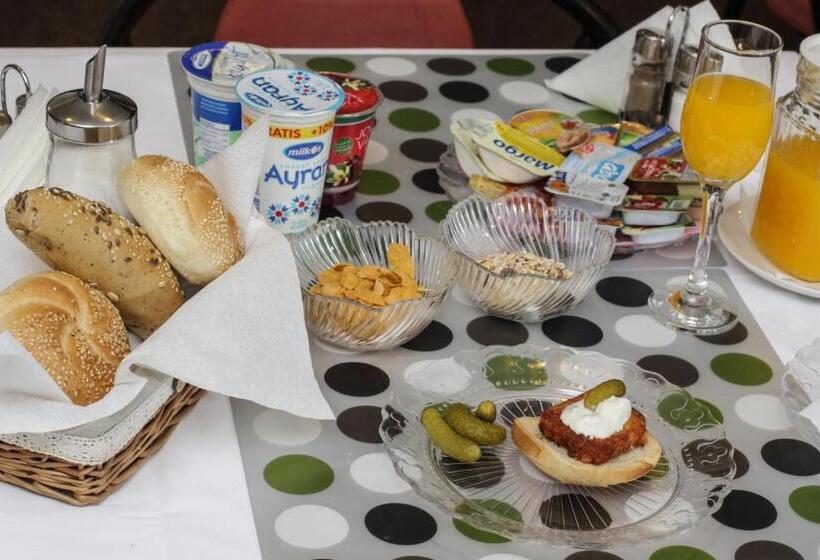 Fotos del hotel Halvat Guesthouse:  52