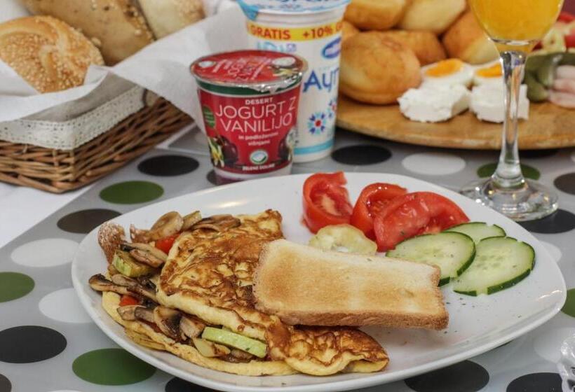 Fotos del hotel Halvat Guesthouse:  64