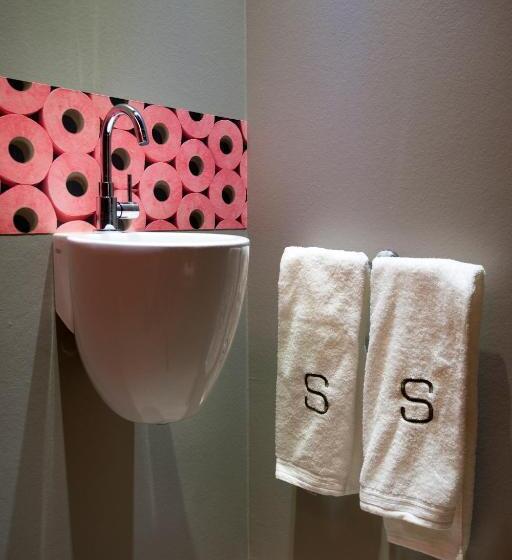 هتل Square
