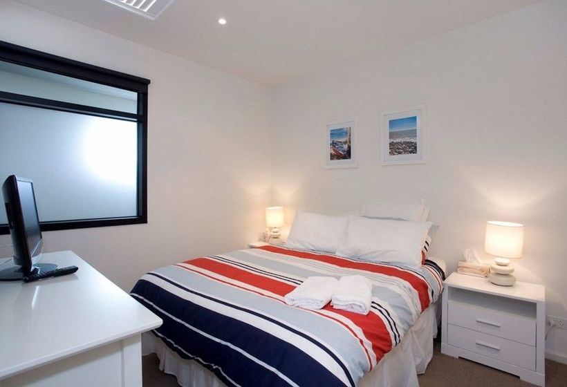 Отель Whitewater Apartments