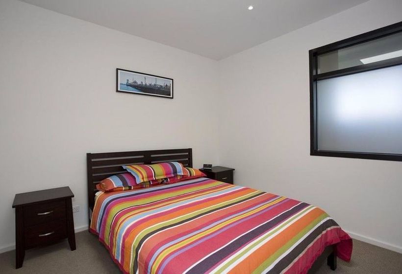 Отель Whitewater Apartments