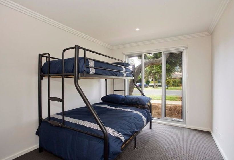 Отель Whitewater Apartments