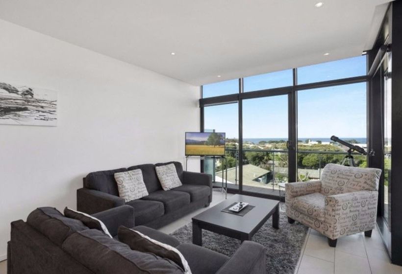 Отель Whitewater Apartments