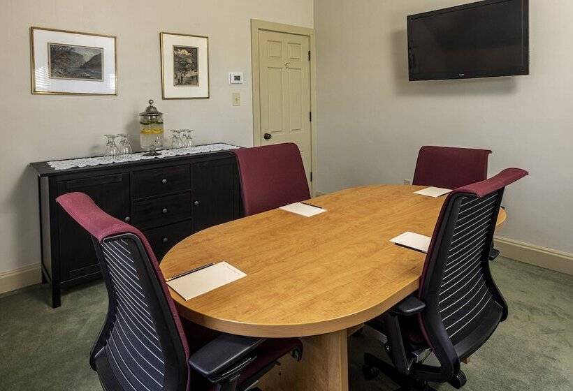 هتل Baywood Conference Center
