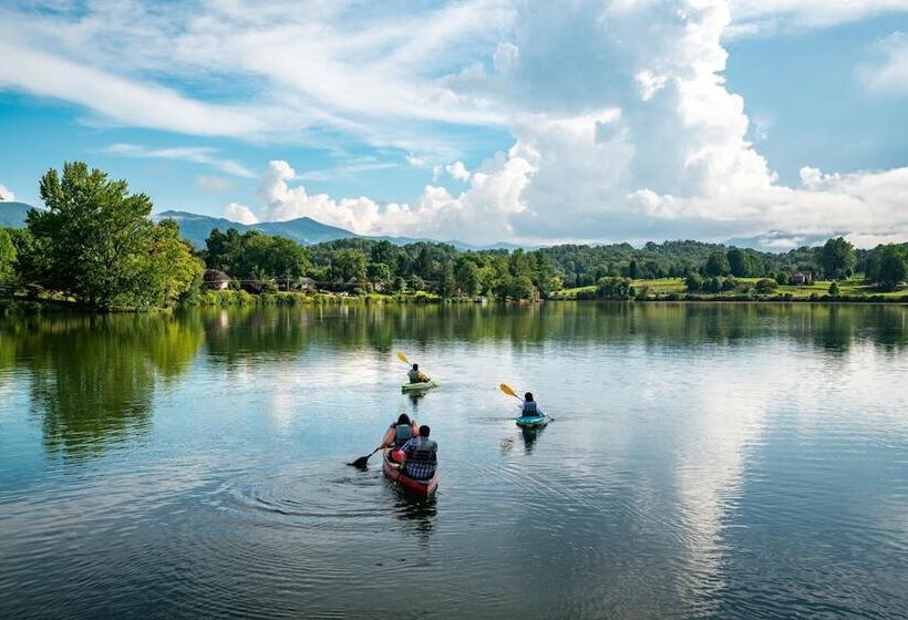 ホテル The Terrace At Lake Junaluska