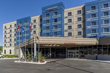 هتل Courtyard By Marriott Montreal West Island/baie D’urfe