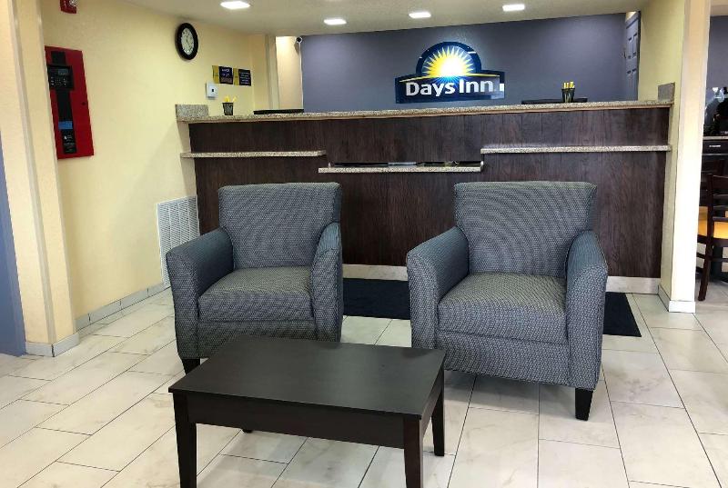 هتل Days Inn By Wyndham Charles Town