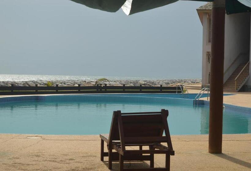 هتل Elmina Bay Resort