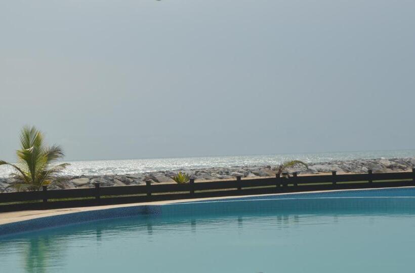 هتل Elmina Bay Resort