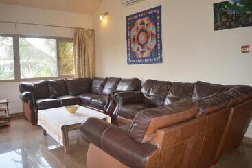 هتل Elmina Bay Resort