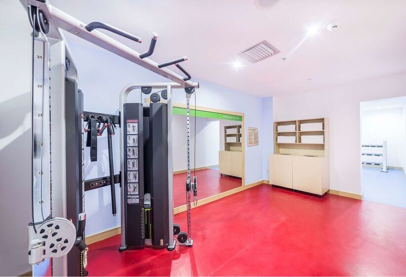 هتل Hampton By Hilton Iasi