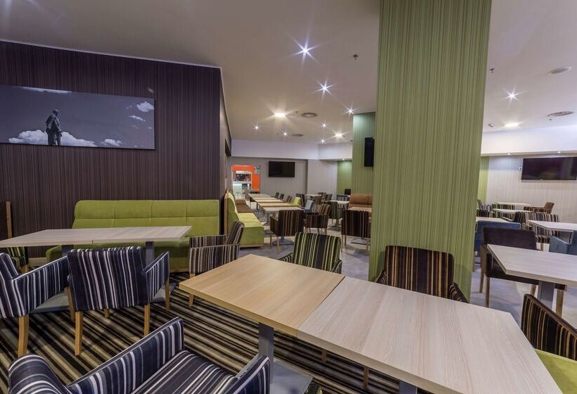 هتل Hampton By Hilton Iasi