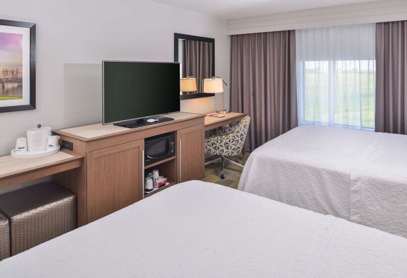 هتل Hampton Inn & Suites Altoonades Moines