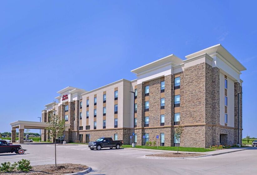 هتل Hampton Inn & Suites Altoonades Moines