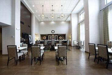 هتل Hampton Inn & Suites Ponca City
