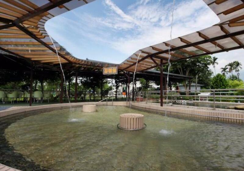 هتل Spring Fountain