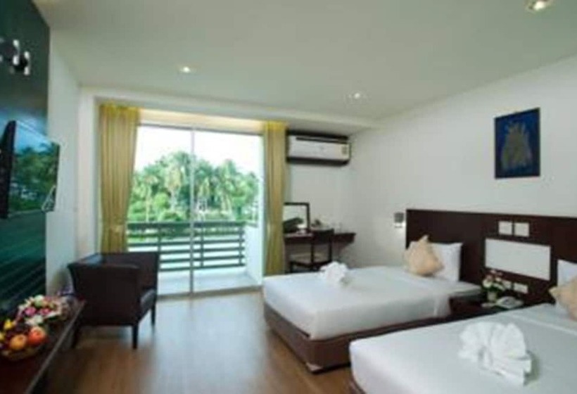هتل The Flora May Resort