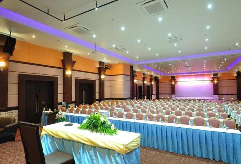 هتل The Flora May Resort