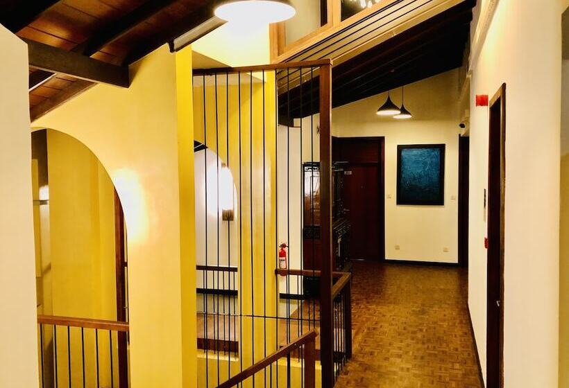 هتل Tropic Inn